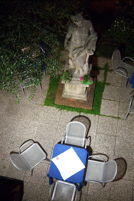100_1770 small PADOVA HOTEL PETRARCA.jpg - 339380 Bytes